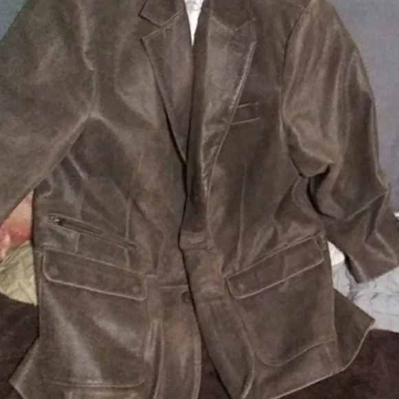 Leather jacket - Picture 2 of 4